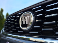 Fiat Bravo 2 emblematy czarne 4.jpg